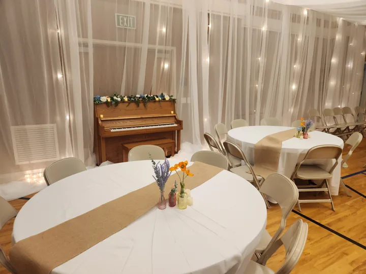 Flowers and table styling beside the piano.